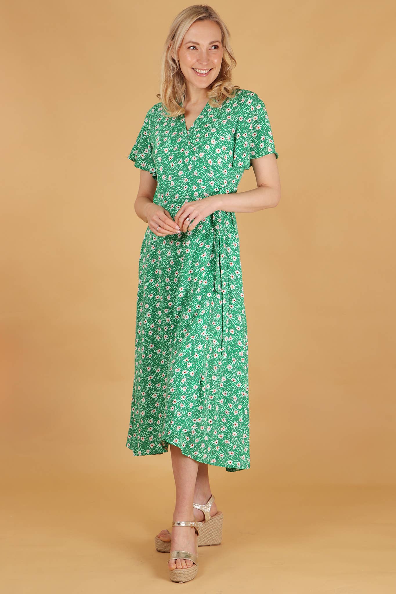 Spotted Daisy Print Short Sleeve Maxi Wrap Dress in Green: Medium (12-14)